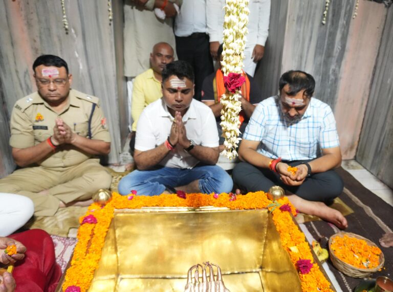 महाहर धाम पहुंचे डीएम-एसपी, शिव का किया पूजन कांवड़ यात्रा मार्ग का निरीक्षण कर सुरक्षा और यातायात व्यवस्था का लिया जायजा
