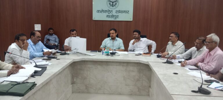 आईजीआरएस में असंतोषजनक फीडबैक पर डीएम नाराज, समयबद्ध निस्तारण के निर्देश