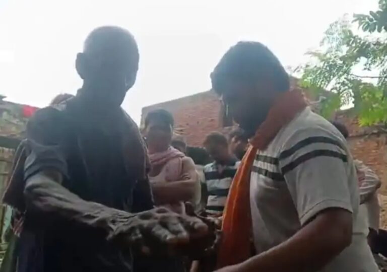 बसुका में राशन वितरण पर उठे सवाल, कम अनाज देने का आरोप
