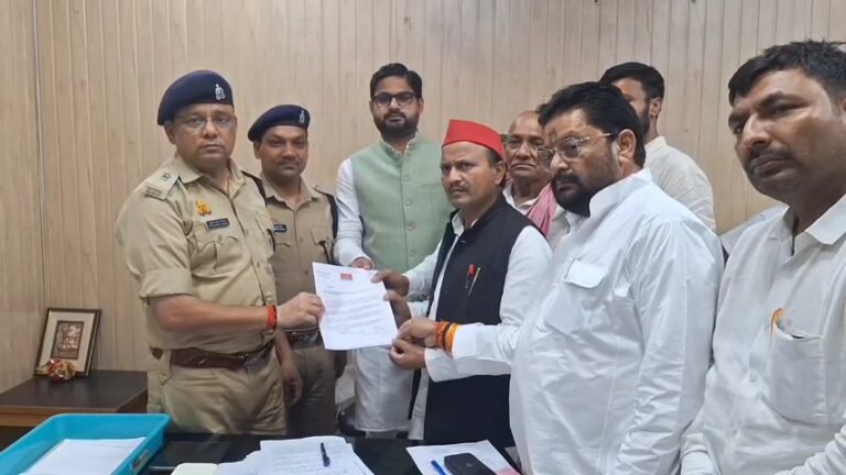 गोलीबारी की घटना को लेकर सपा प्रतिनिधिमंडल ने एएसपी को सौंपा ज्ञापन, आरोपियों की गिरफ्तारी की मांग